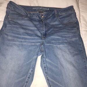 NWOT only worn 1 time light washed skinny jeans